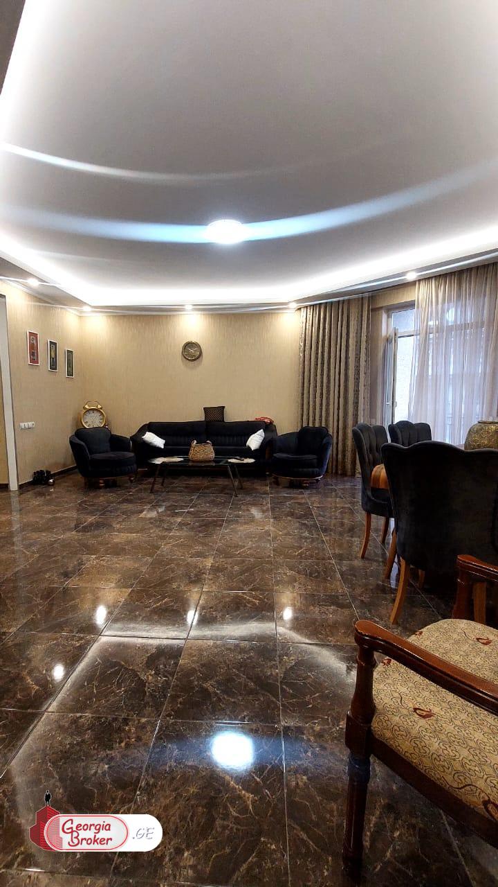 ქირავდება ახალი გარემონტებული 5 ოთახიანი ბინა ვაკეში